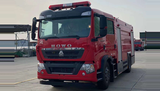 國(guó)六豪沃8噸水罐消防車